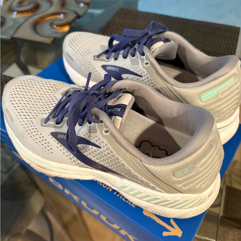 Brooks Light Gray Running Shoes with Navy Laces - Picture 3 of 5